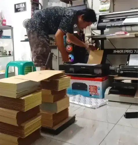 Galeri pengerjaan percetakan Yh'rez Grafika